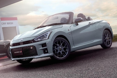 Photo（左）：GR SPORT（CVT）