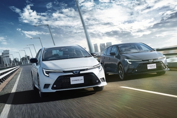 （左）：カローラ 特別仕様車 ACTIVE SPORT（2WD）